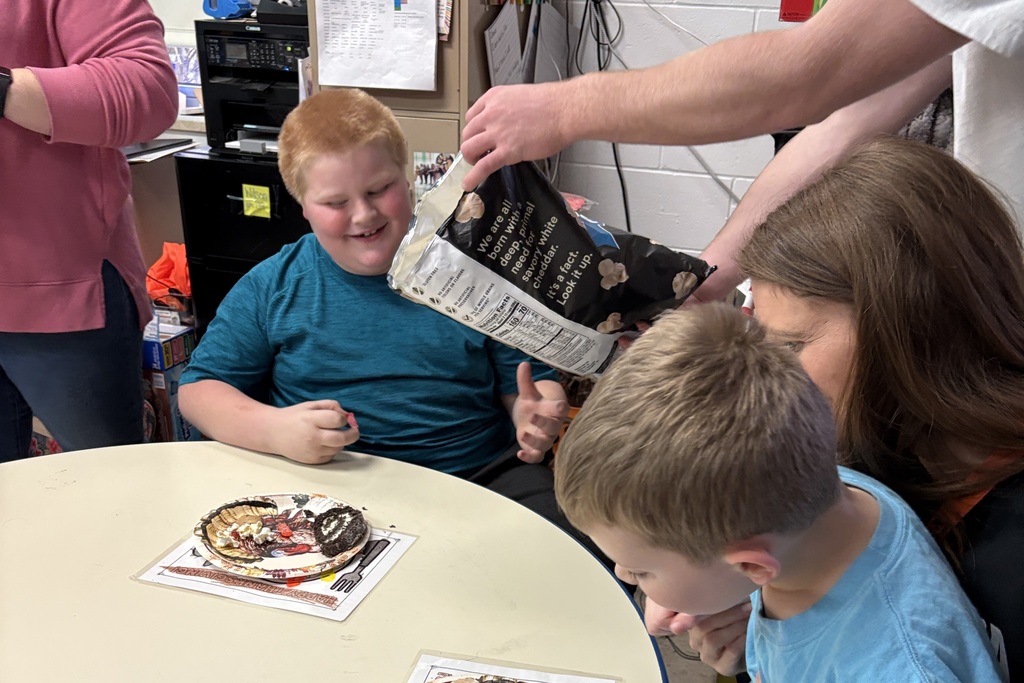 Ms Wilson's students enjoy classroom friendsgiving with their favorite treats