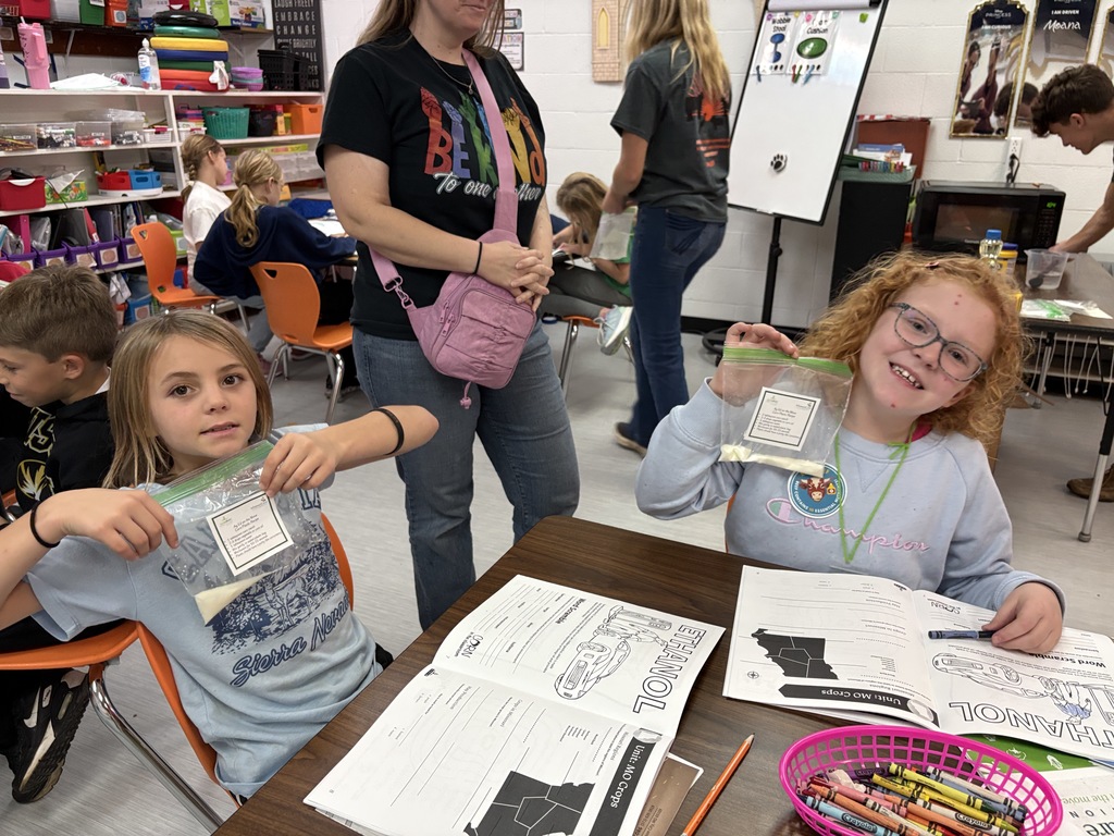3rd graders learn about the Ag on the Move program from Palmyra FFA