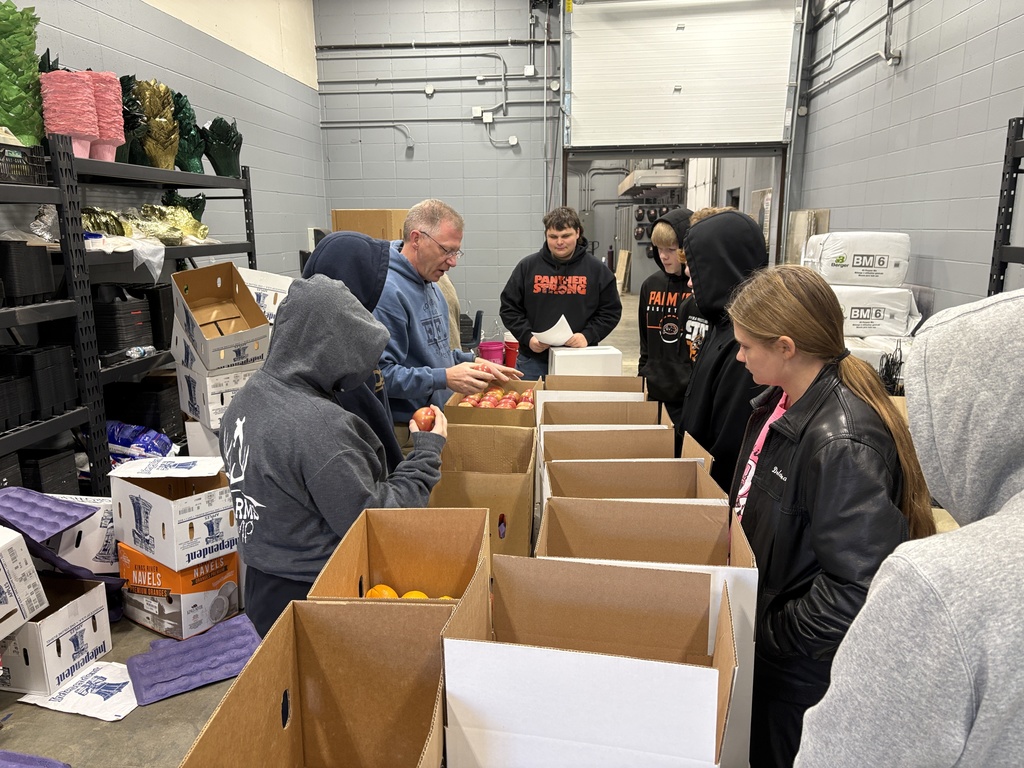 FFA assembling fruit gift boxes