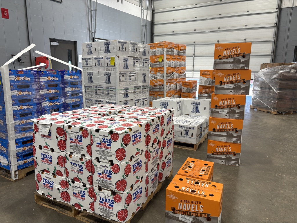 FFA assembling fruit gift boxes