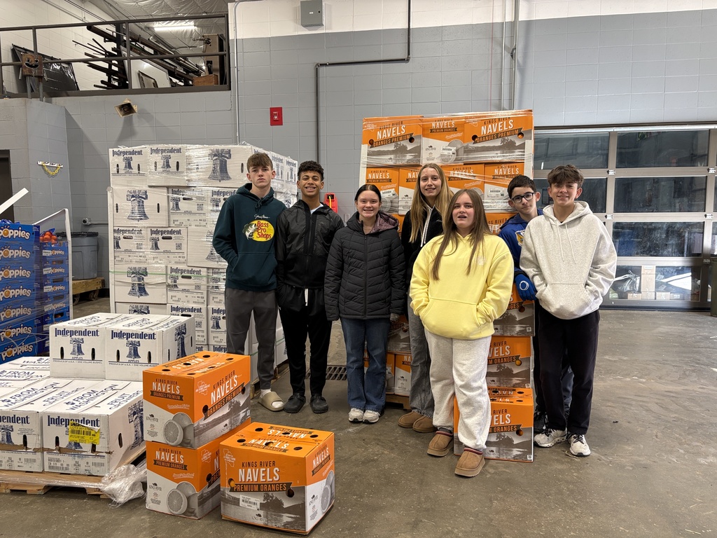 FFA assembling fruit gift boxes