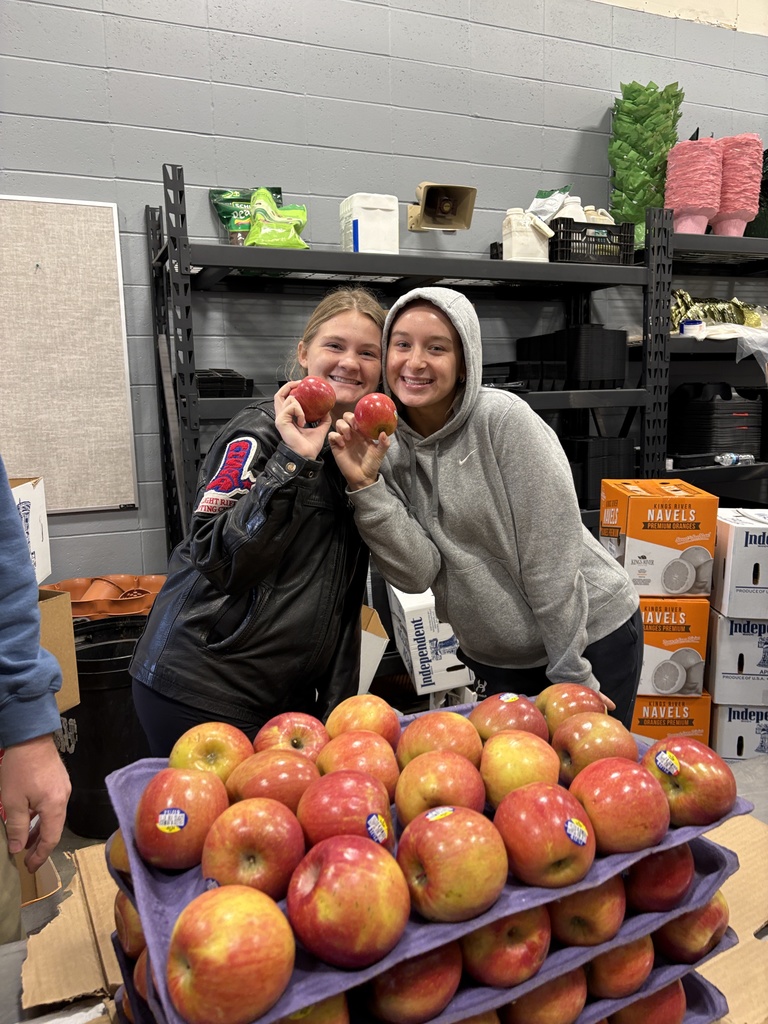 FFA assembling fruit gift boxes