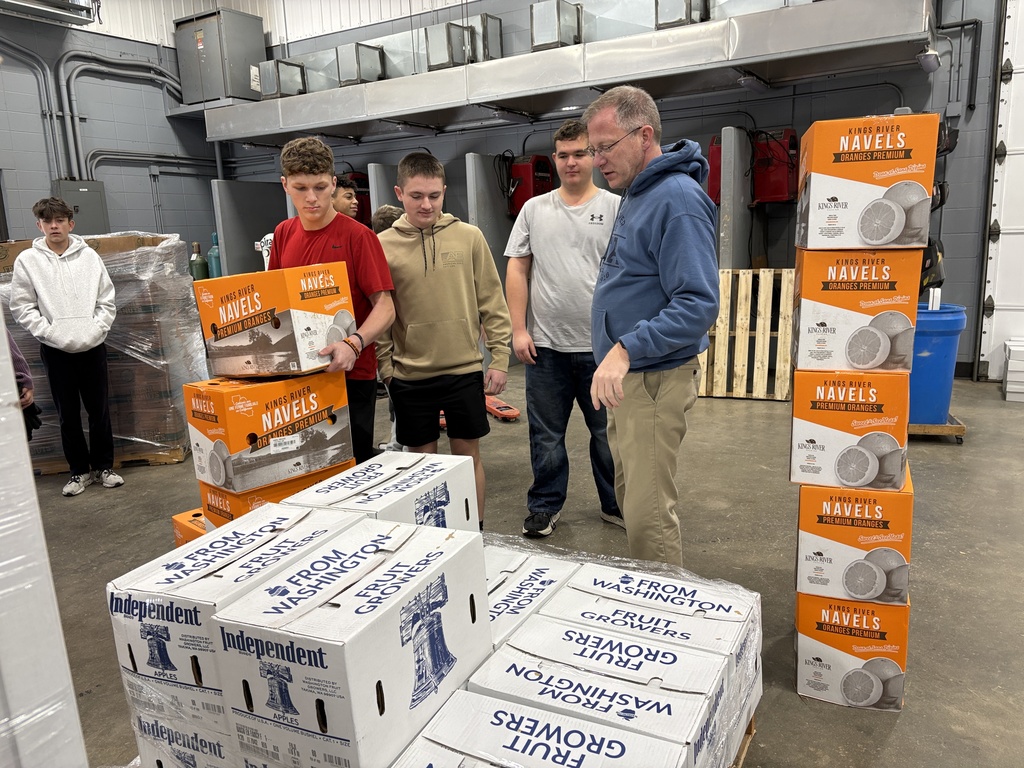 FFA assembling fruit gift boxes