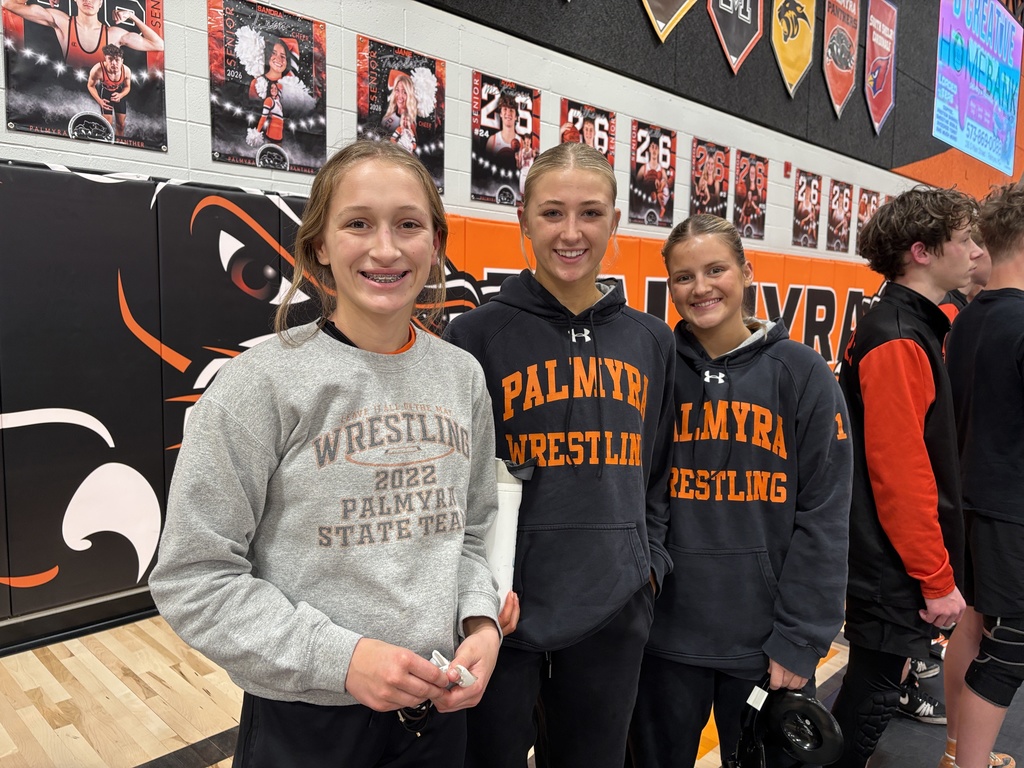 girls wrestling before meet