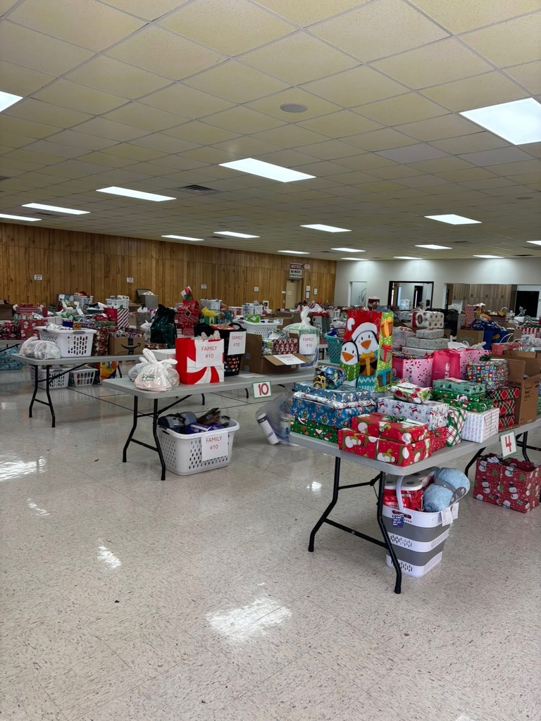 Basketball team helping with the adopt a familly program