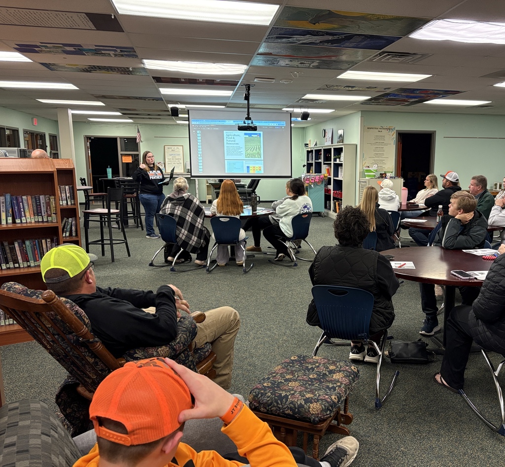 Parents and students attend academic planning night