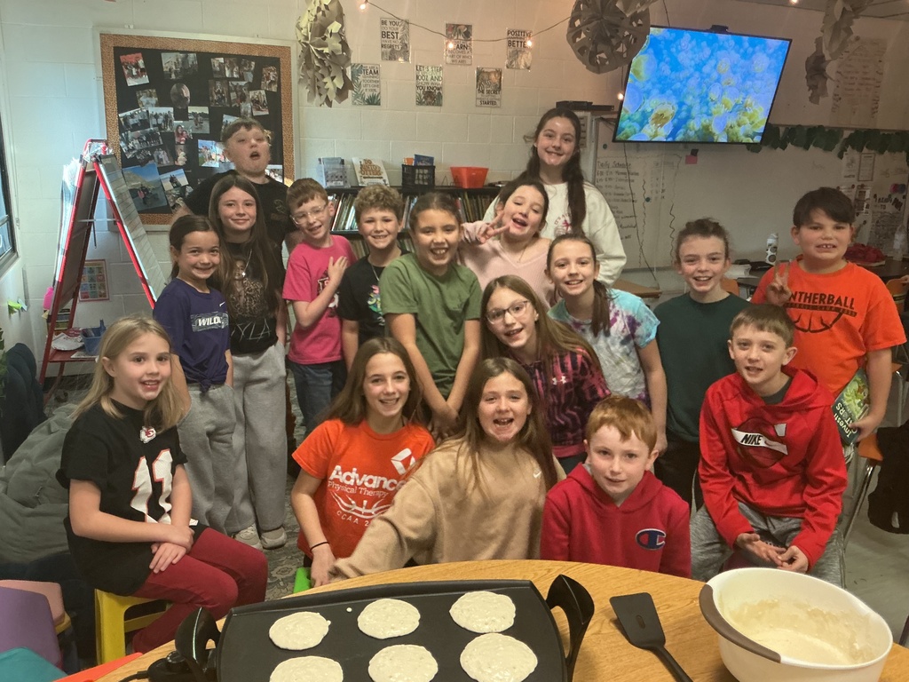 4th graders celebrate 4th grade day with pancake party