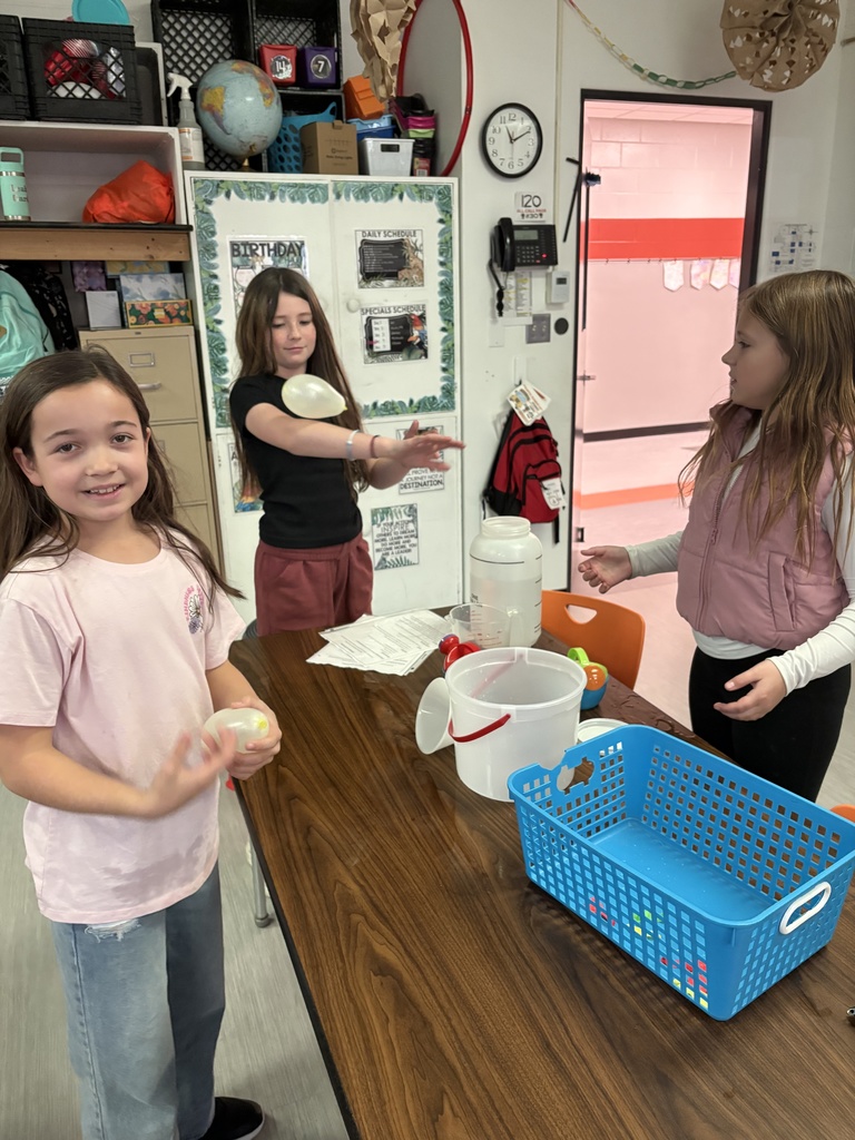 4th graders celebrate 4th grade day with classroom experiments