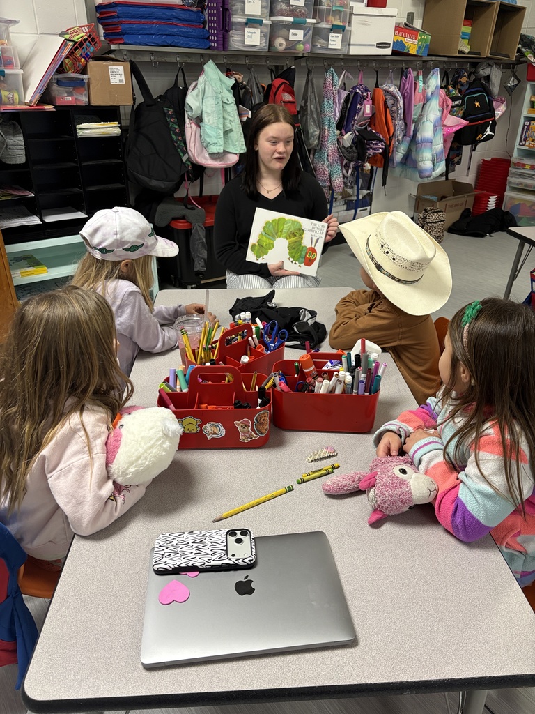 PHS Stuco students read to PES students