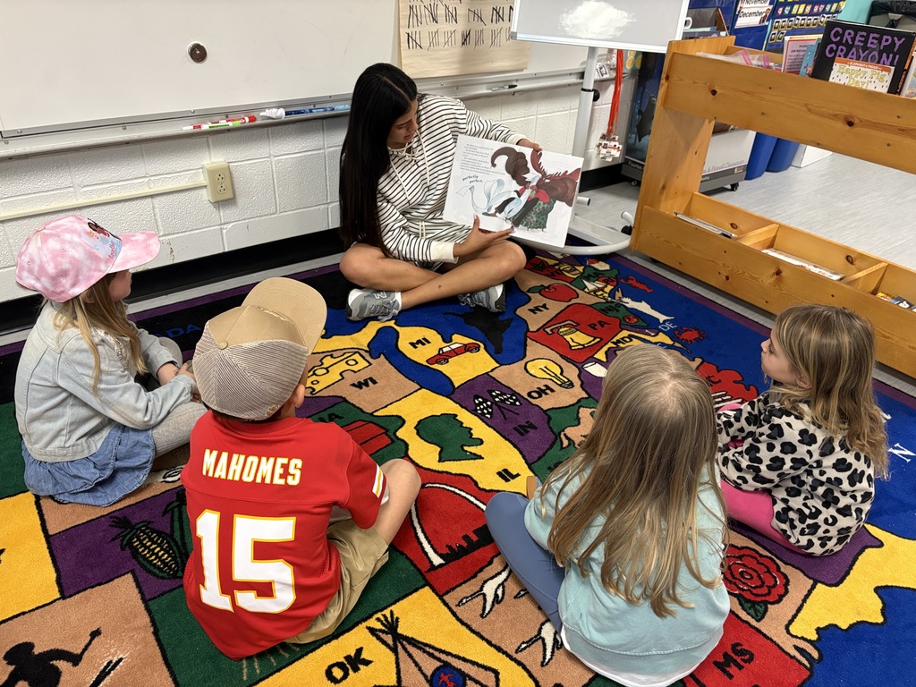 PHS Stuco students read to PES students