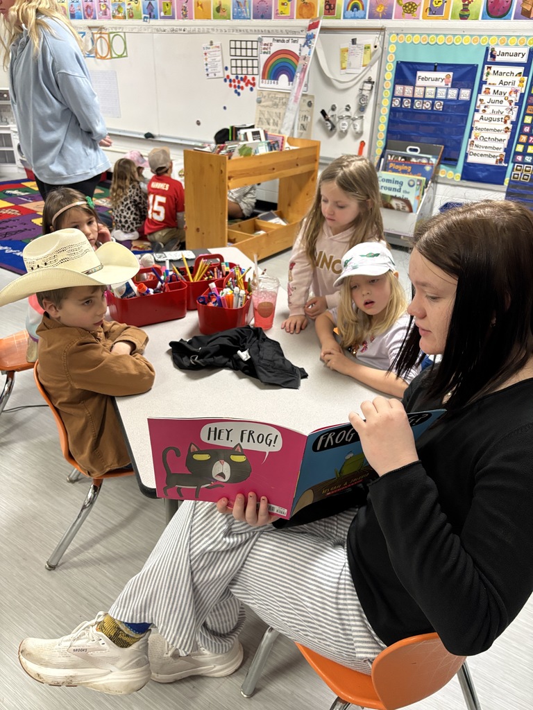 PHS Stuco students read to PES students