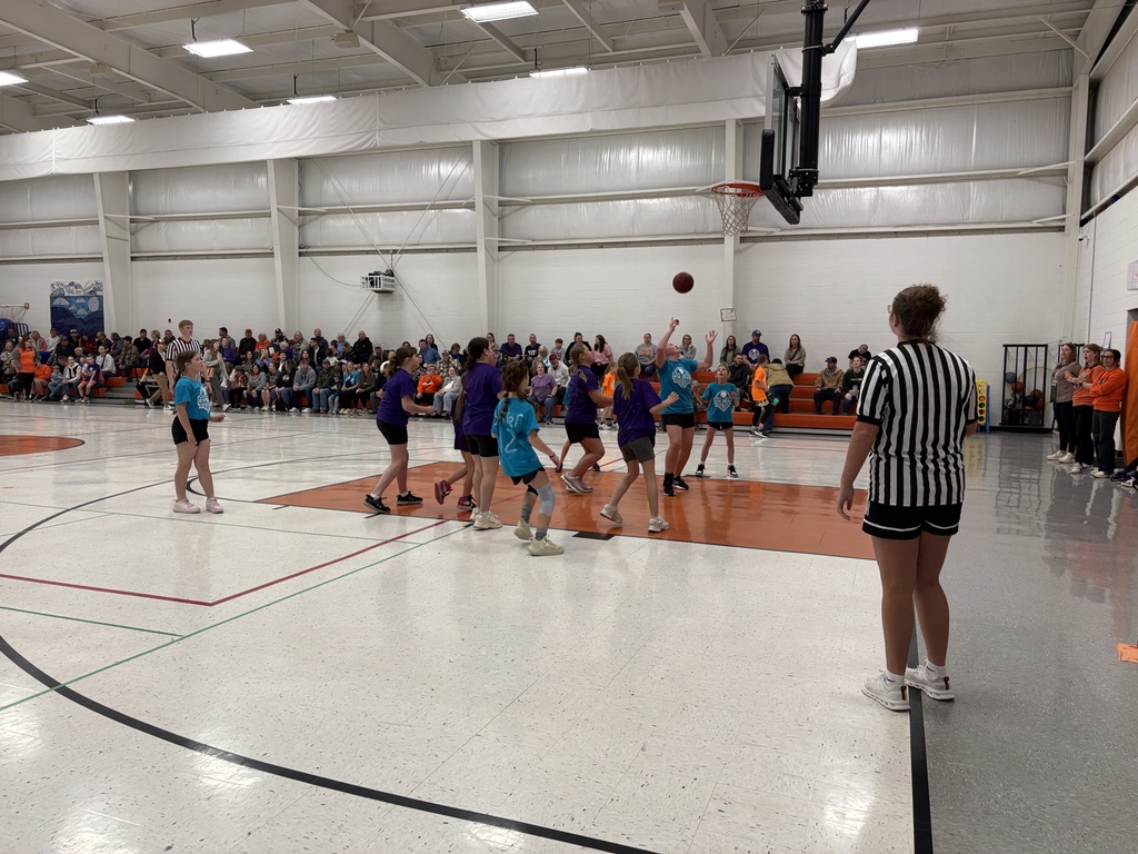 4th grade basketball tourney girls playing
