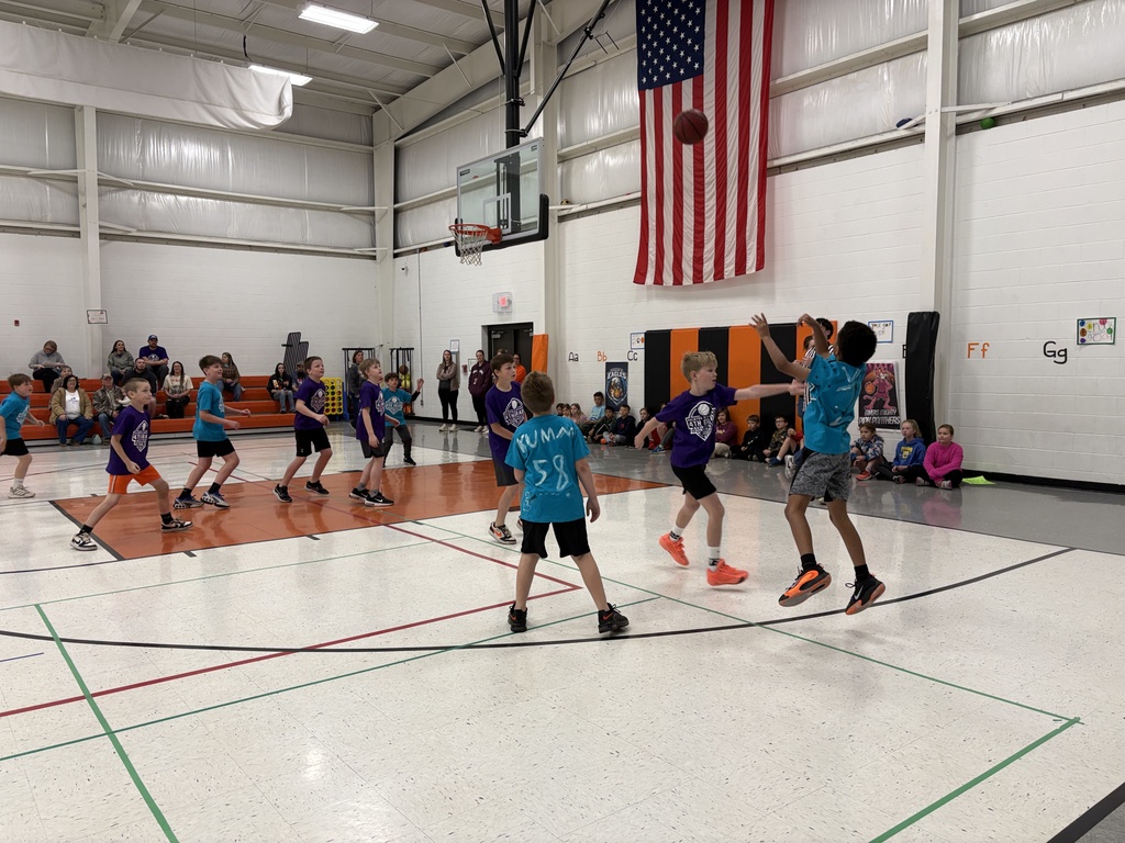 4th grade basketball tourney boys playing