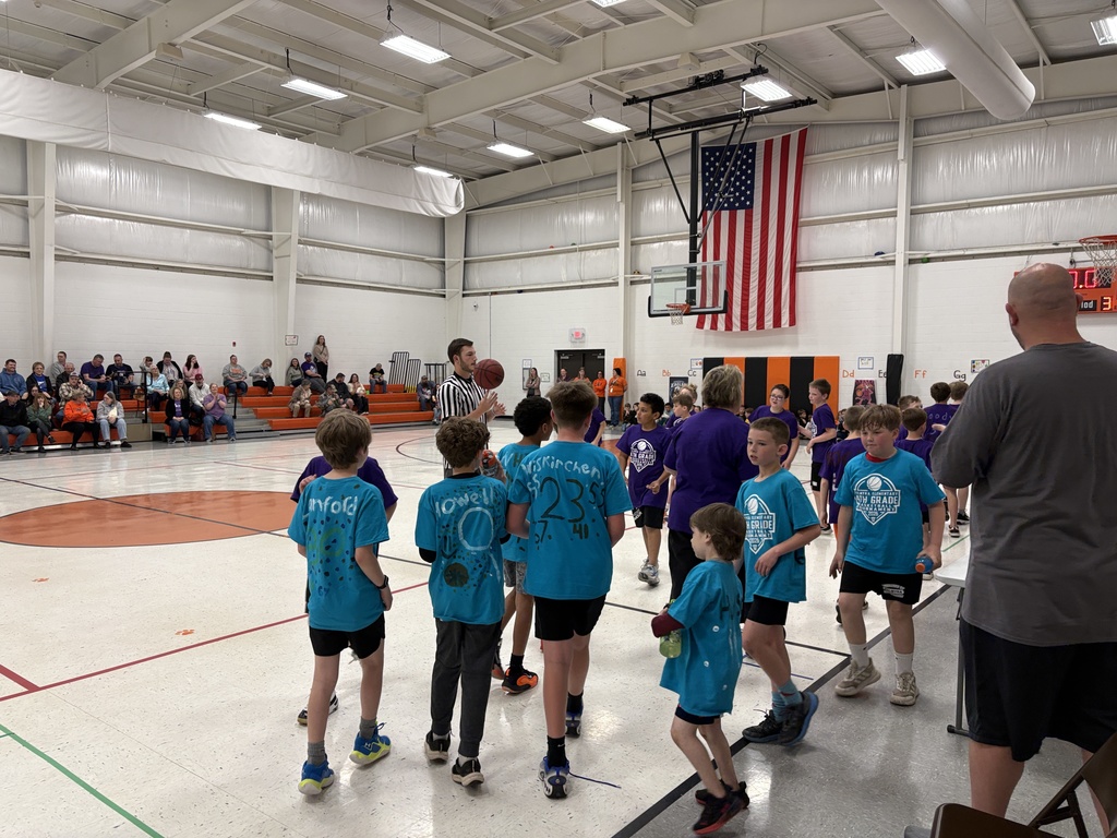4th grade basketball tourney boys playing