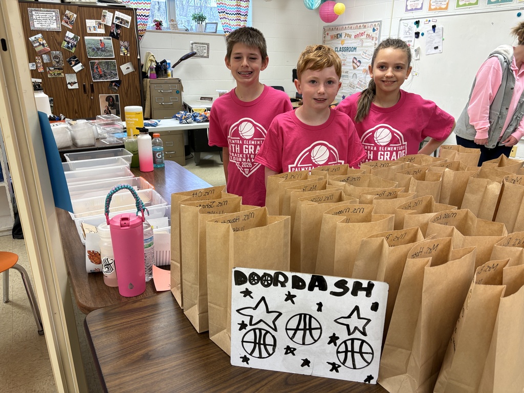 4th grade students creating lunch orders
