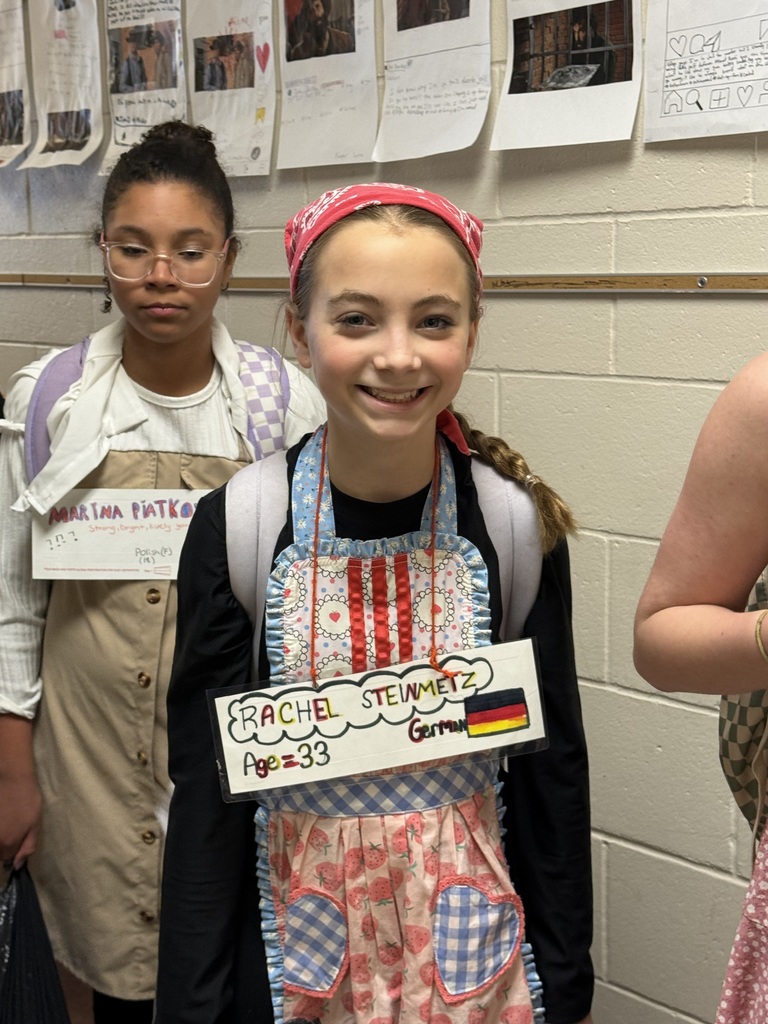 Student dressed for Ellis Island simulation