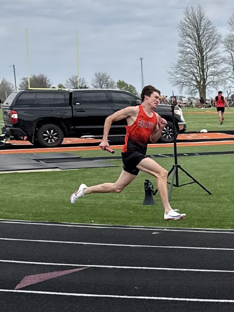 Wesley running 4x800 m relay