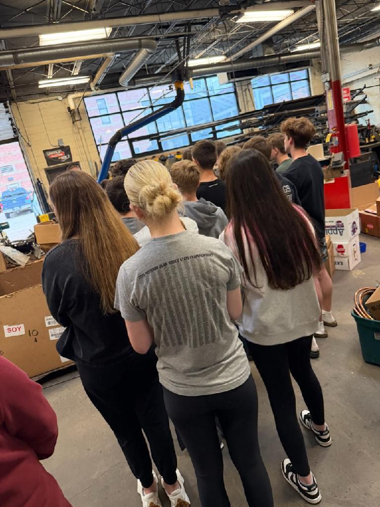 Palmyra Middle School students tour the machine tooling area at HCTC