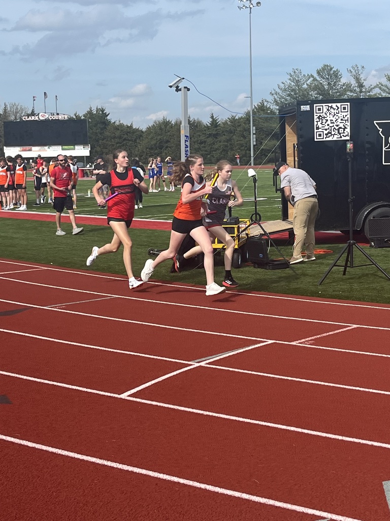 students running on track during track competition