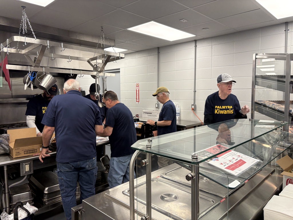 Kiwanis members serving lunch