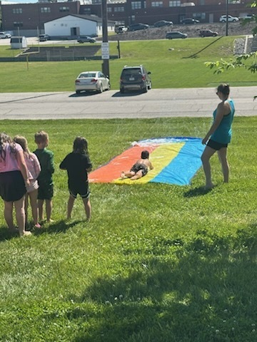 Kindergarten students water play day