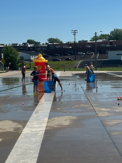 Kindergarten students water play day