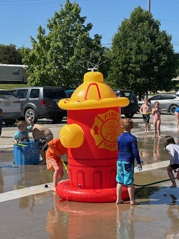 Kindergarten students water play day