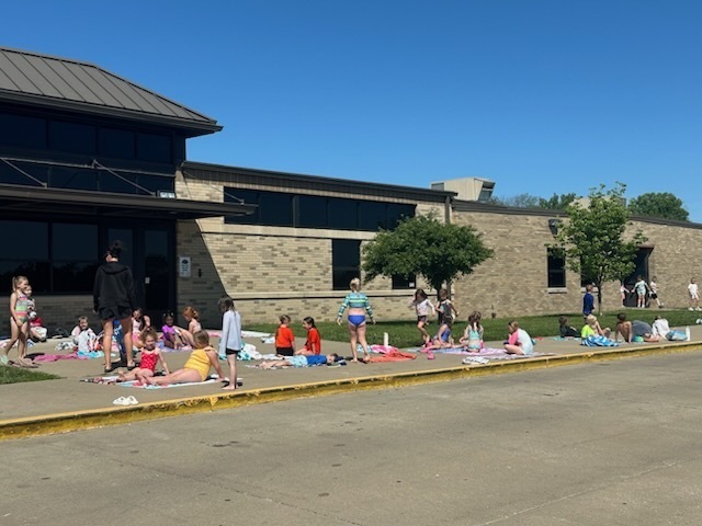 Kindergarten students water play day