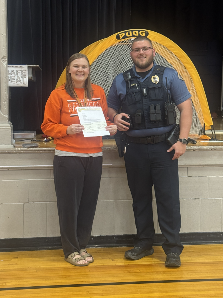 Mrs. Kizer receiving award MO Peace Officers Foundation