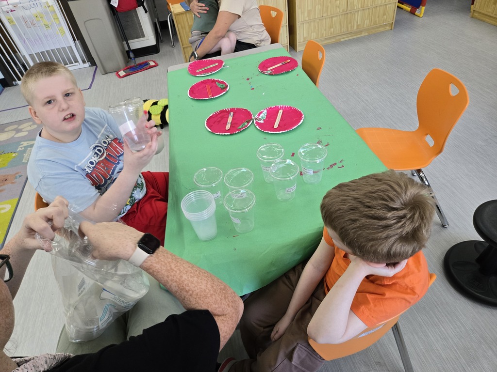 2 students setting up cups for drinks