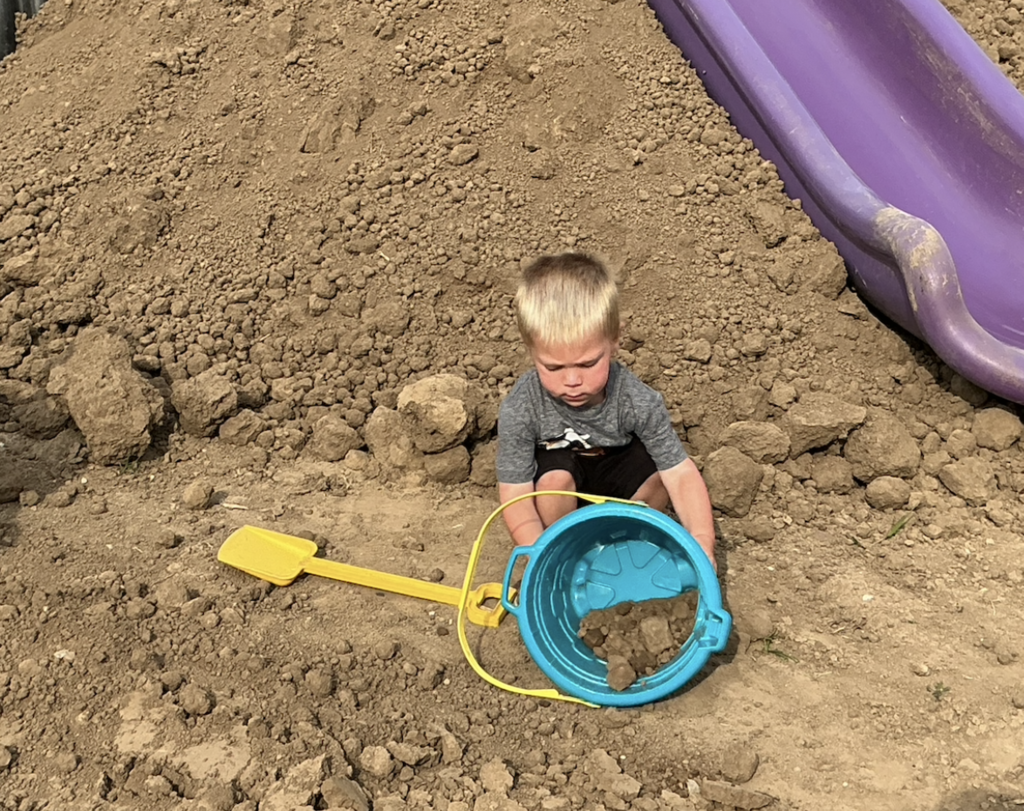 big dig kids in dirt