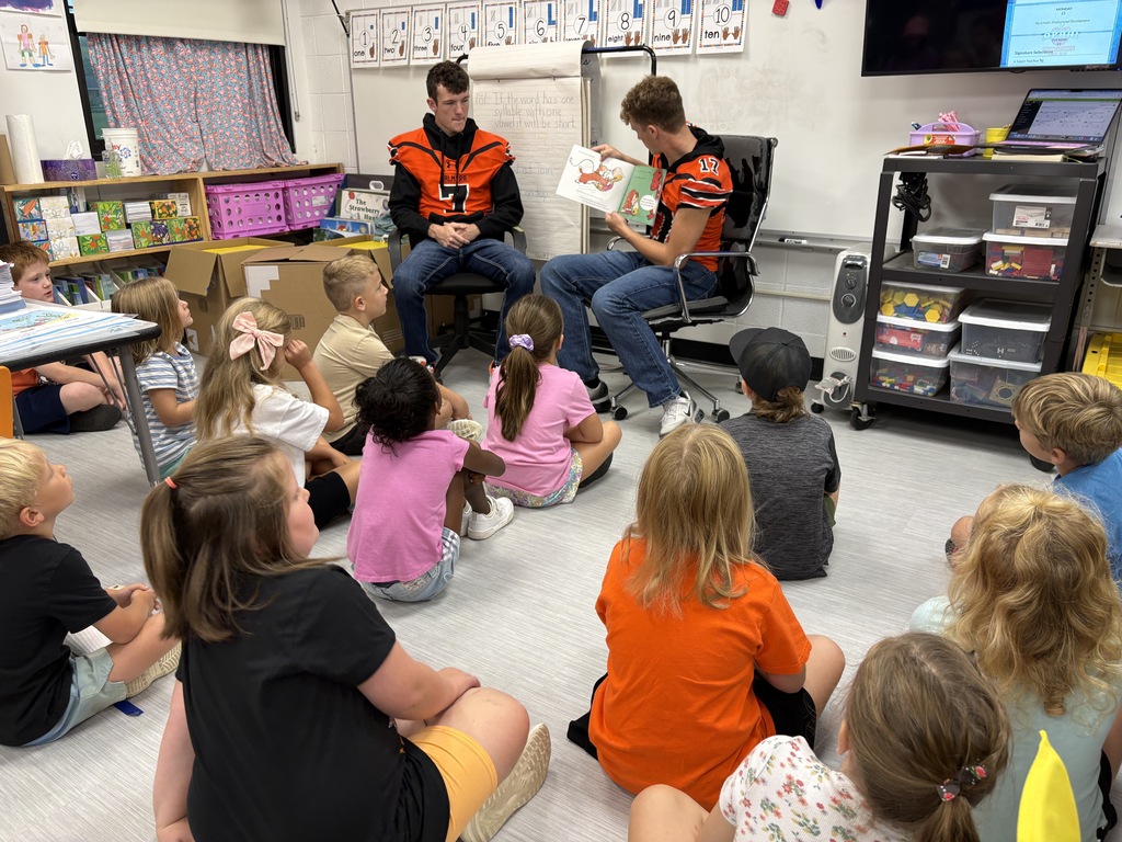 PHS students reading to 1st graders