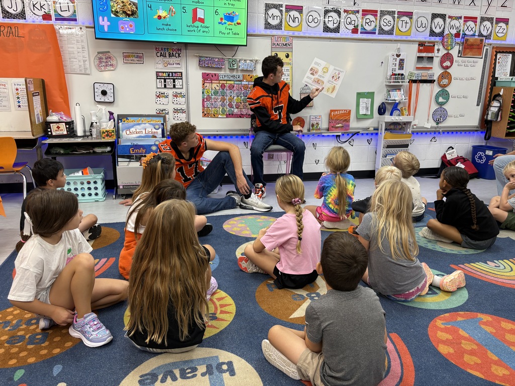 PHS students reading to 1st graders