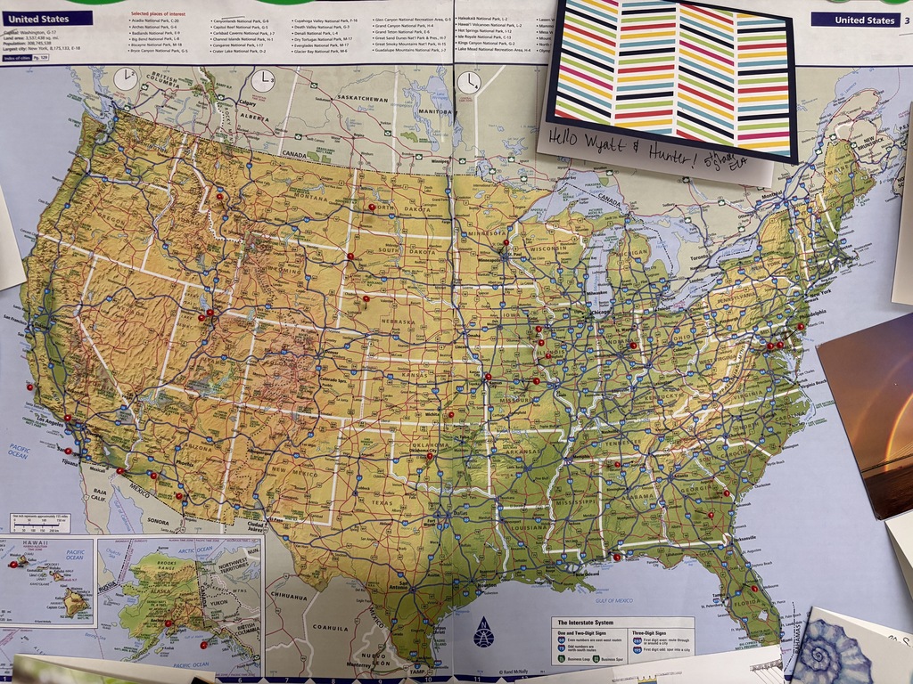 map of USA with location push pins