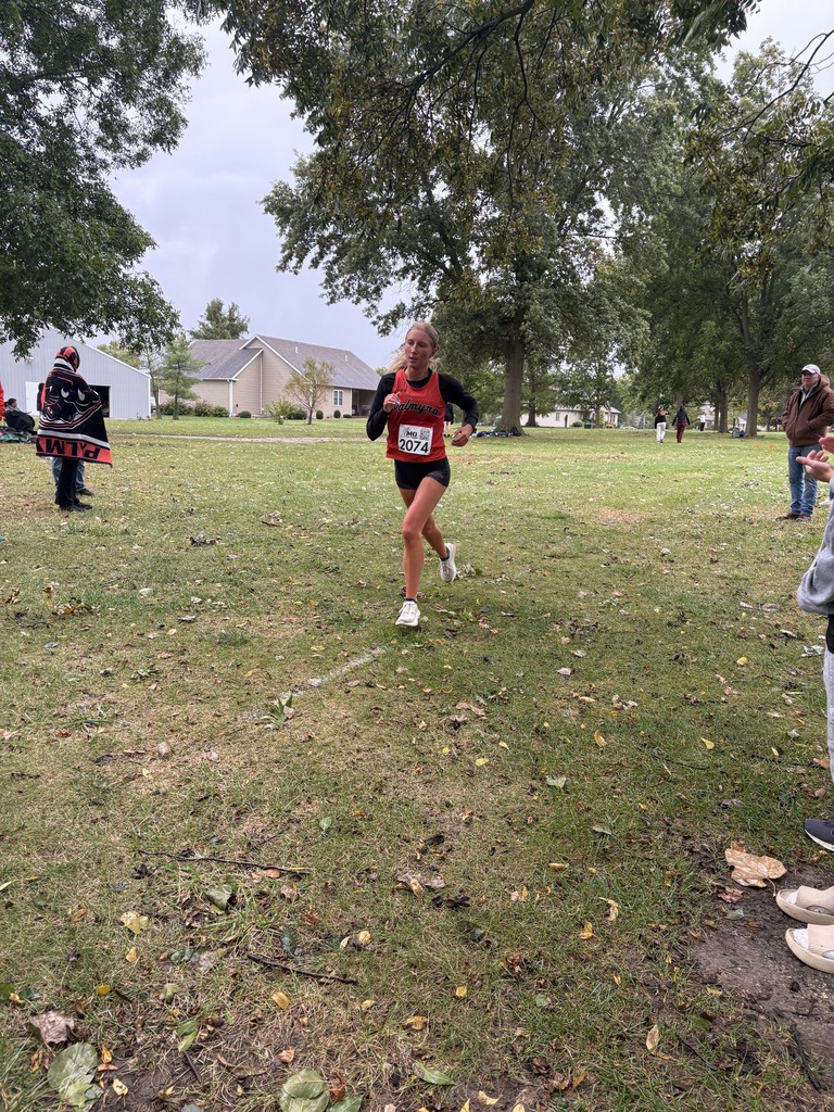 xc runner running towards finish line