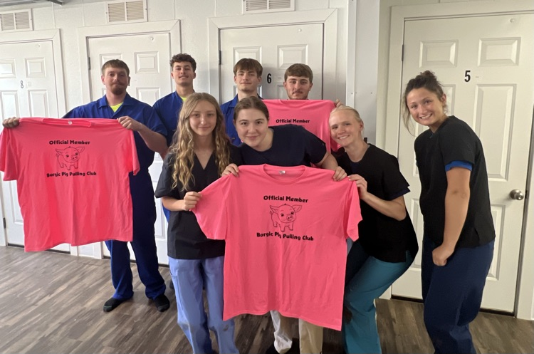 Pig pulling team! Waylan Pauley, Lincoln Burris, Cameron Banning, Connor Simpson, Jadyn Kiser, Bailey Morgan, Shelby Brown, Kinsey Perry