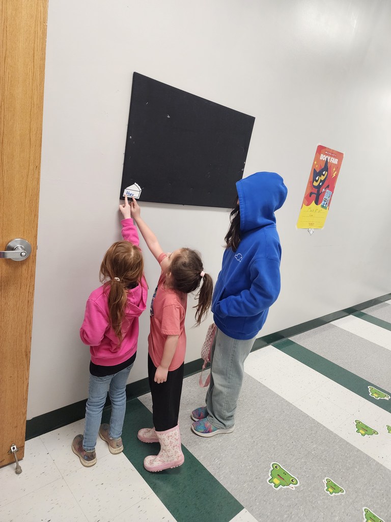 5th Graders and Kindergarteners searching for and reading words. 