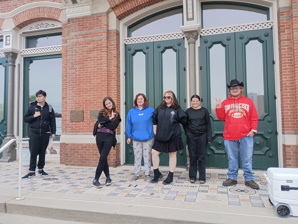 Students in front of Tibbits