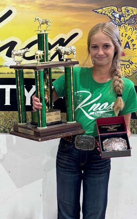 Champion Showman Maci Foxhoven