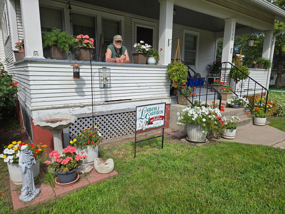 Community Club names Oli Johnson’s yard and Lawn & Garden of the month