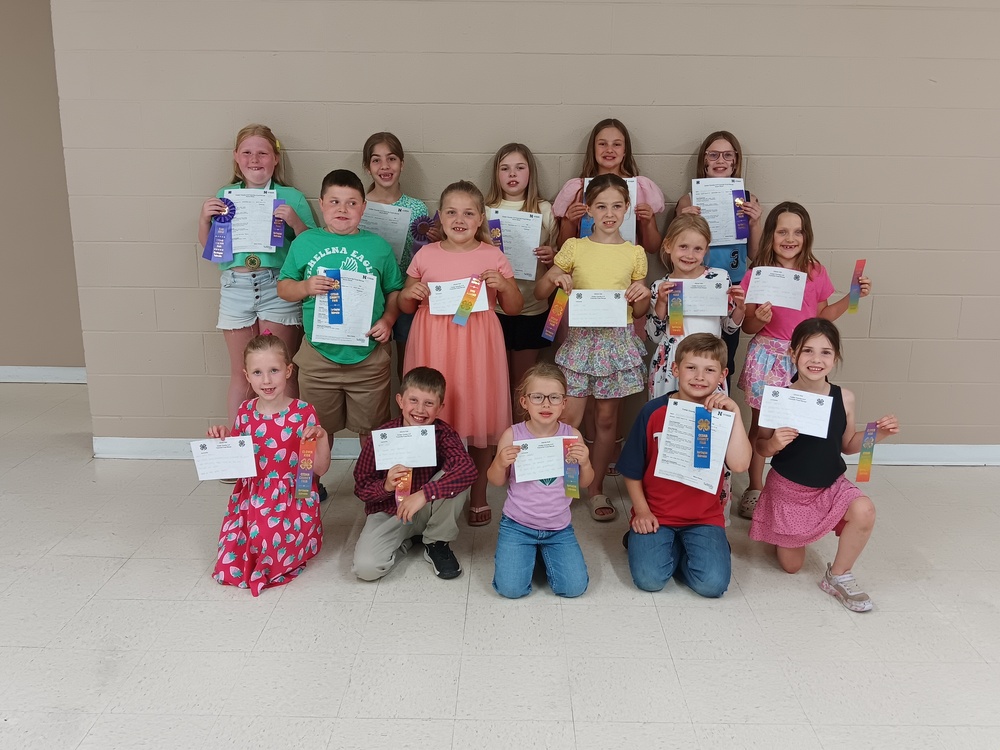 4-H members at the Favorite food revue back row (l to r): Emily Erwin, Ashley Schmit, Raegan Gubbels, Vivia Becker, Kaylin Kathol. Middle row (l to r): David Heine, Ella Heine, Brooklyn Heimes, Ellie Kathol, Kella Koch. Front row (l to r): Blakelee Fleming, Levi Mann, Rylee Mann, Korbyn Gubbels, Dani Schmit.