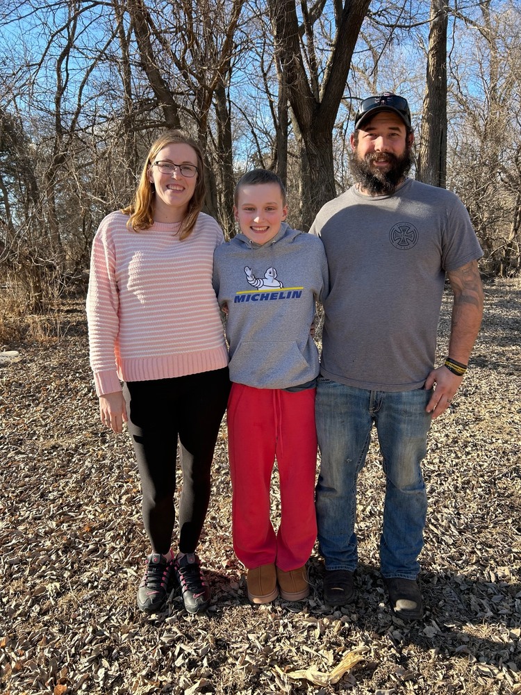 Paige Nohr (center) with parents Jana and Michael Hutchmier