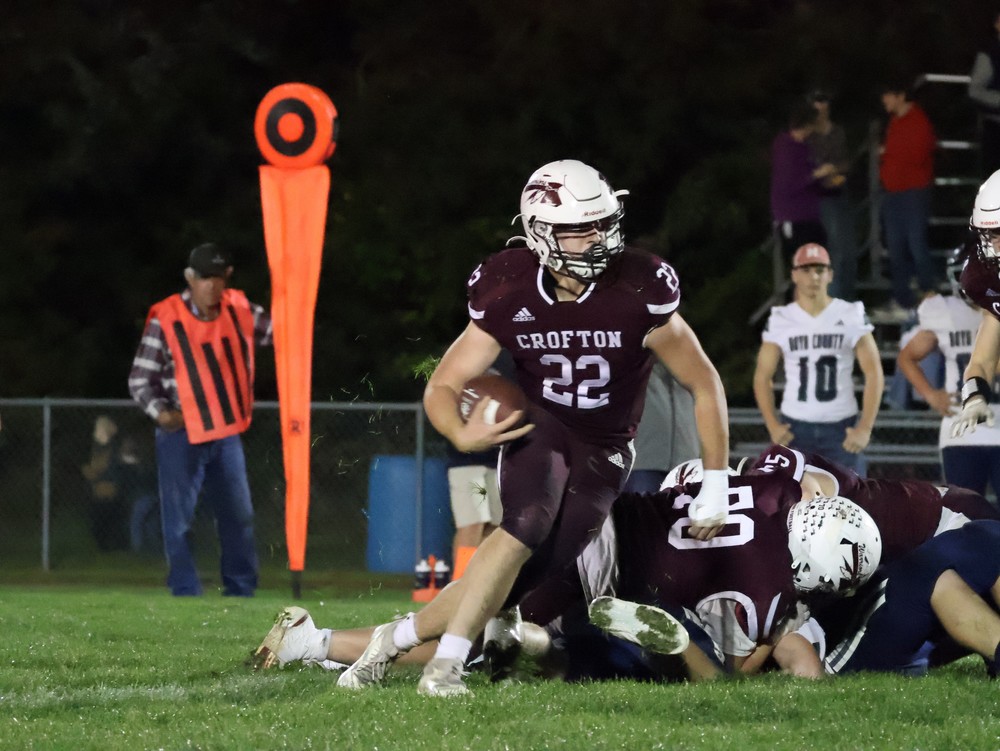  Tyson Jackson runs the ball