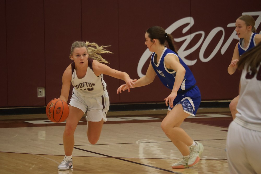 Senior Jacee Anthony takes the ball down the floor.