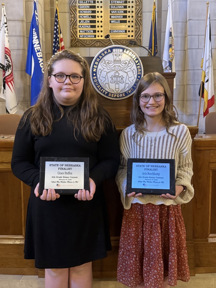 Grace Stefan (left) and Ayla Buschkamp (right)