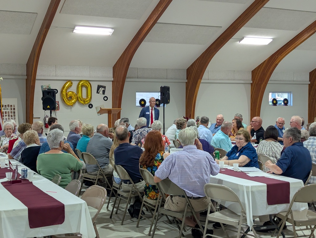 Emcee for the alumni banquet Jeffery Steffen.