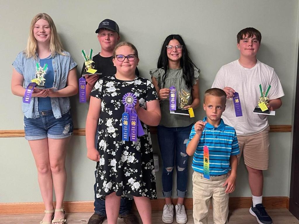 Knox County 4-H participate in talent contest...