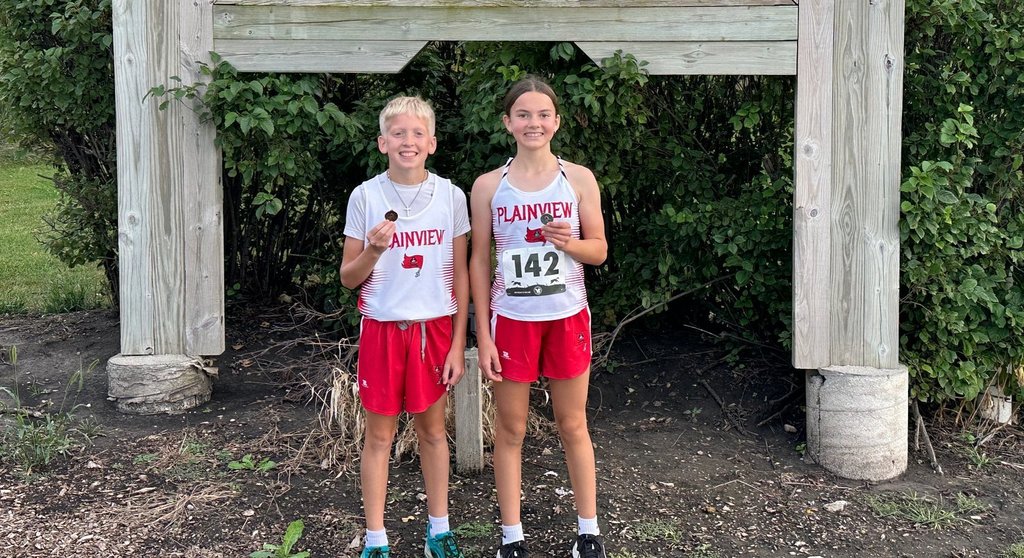 Lingenfelter and Hoffman run at State Cross Country