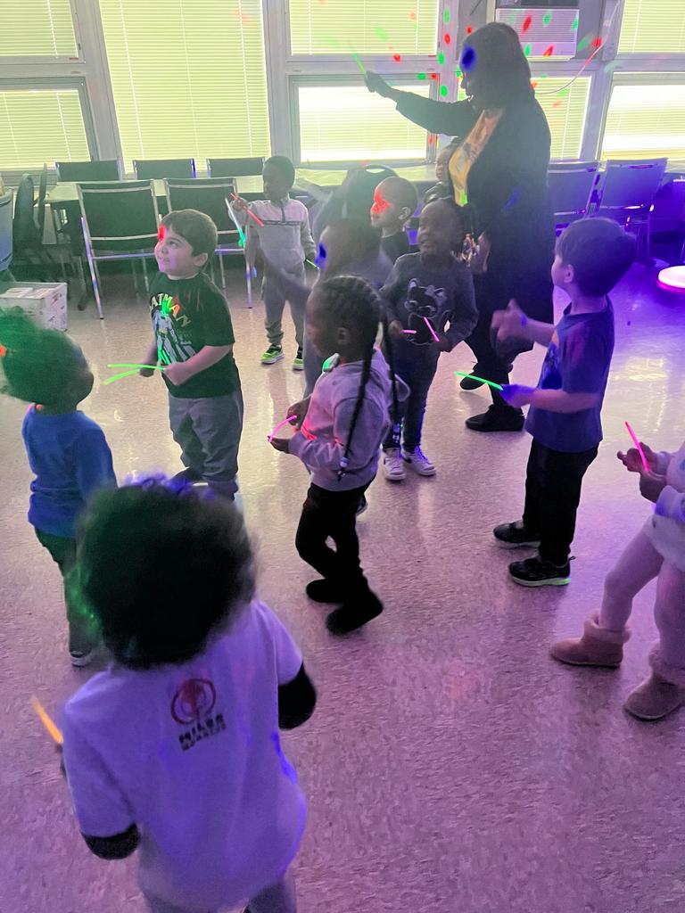 KIDS DANCING