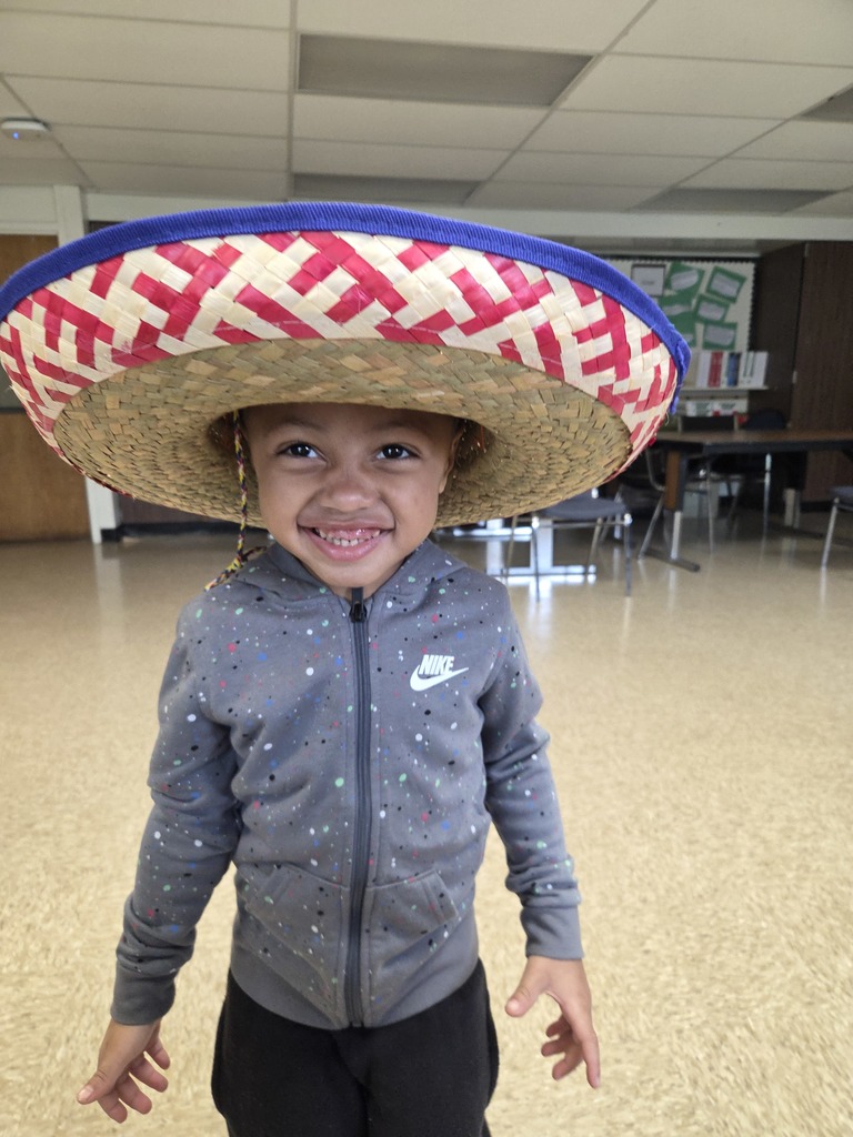 kid in hat 